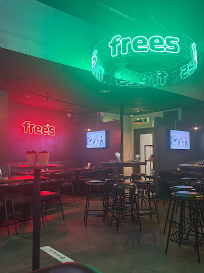 ダーツ＆カラオケ バー frees【フリース】神戸三宮店